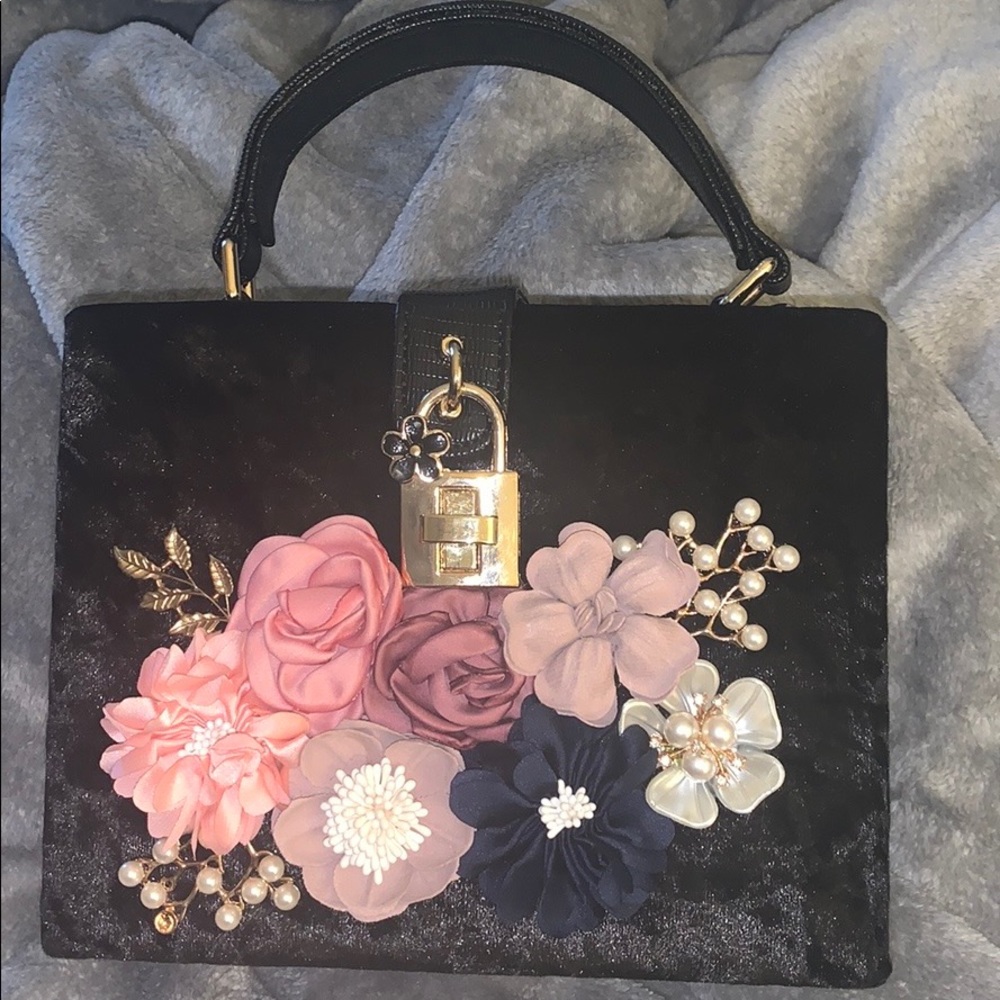 Floral Embroidered Clutch